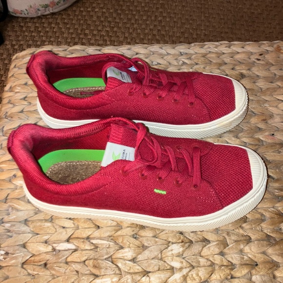 Cariuma Red Sneakers - Picture 4 of 10